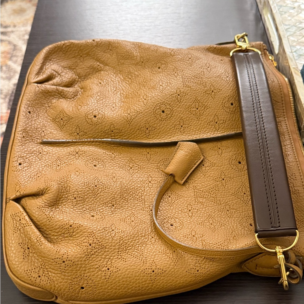 AUTH. LOUIS VUITTON MAHINA SERENE MM 2-Way Handbag/Shoulderbag-Caramel - Picture 10 of 14